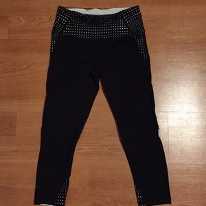 Victoria Secret Knockout Capris (sz s)